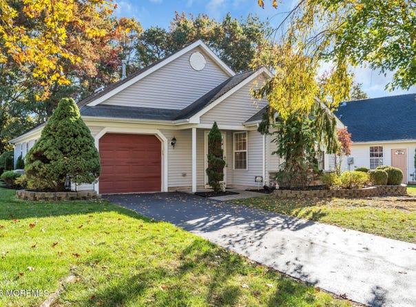 21 Round Valley Lane, Lakewood, NJ 08701