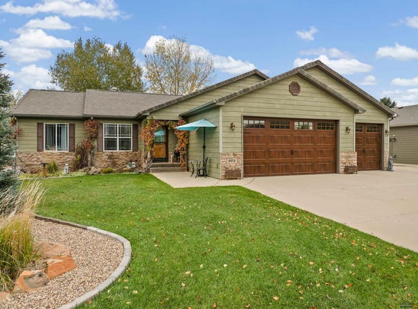 6814 SAHALEE DR, Rapid City, SD 57702
