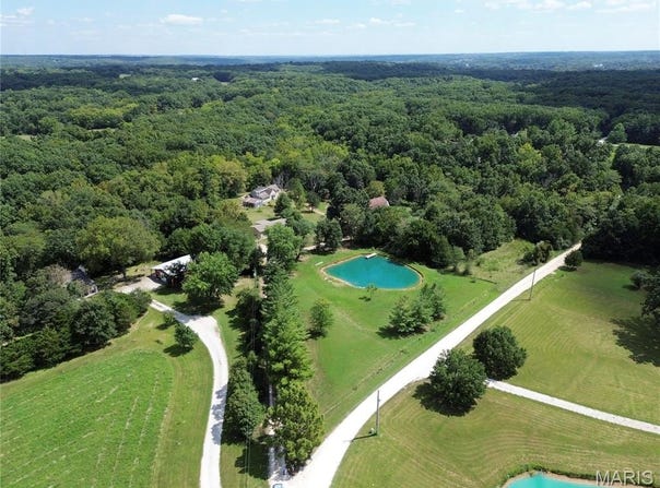 54 Wisteria Ln, Troy, MO 63379