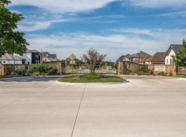 1104 Estate Drive, Ennis, TX 75119