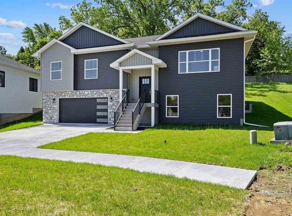 706 Silver Ln, IowaCity, IA 52245