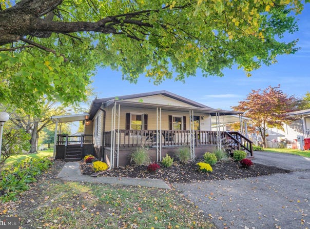 8920 CEDAR Road, BREINIGSVILLE, PA 18031