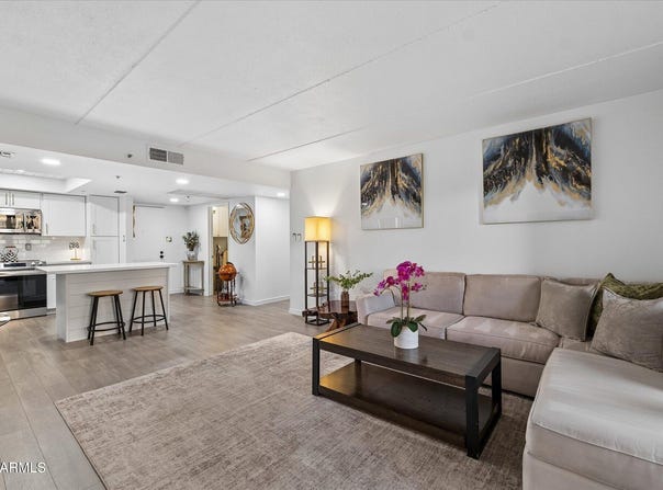 7950 E CAMELBACK Road, Scottsdale, AZ 85251
