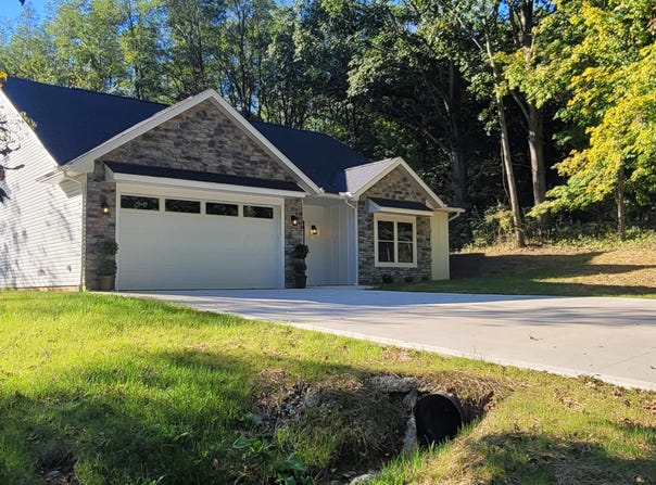 706 Berry Road, Howard, OH 43028