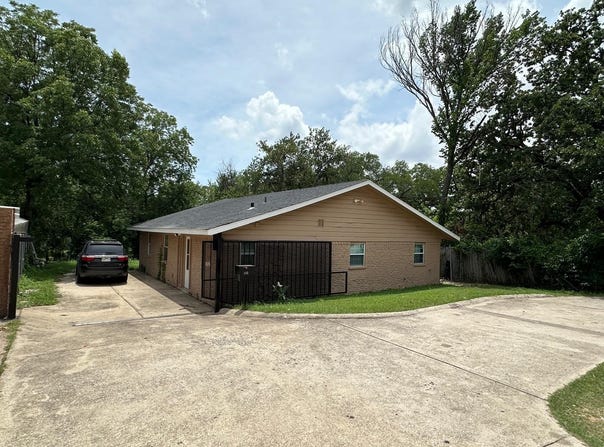 400 E Shady Grove Road, Irving, TX 75060