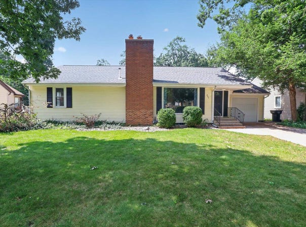 227 Devonshire Drive, South Bend, IN 46615-3105