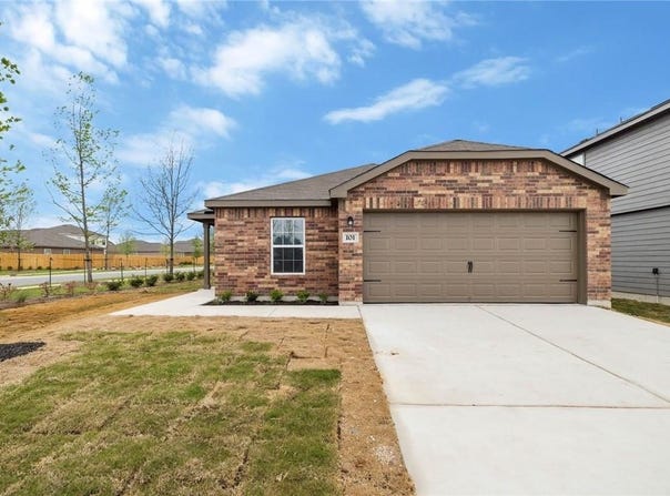 101 Fairfax Ln, Jarrell, TX 76537