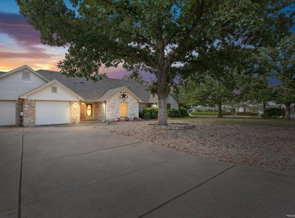 1006 W North Ave, Lampasas, TX 76550