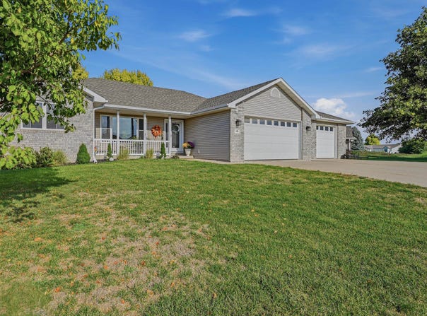 418 Coniston Circle, Sergeant Bluff, IA 51054