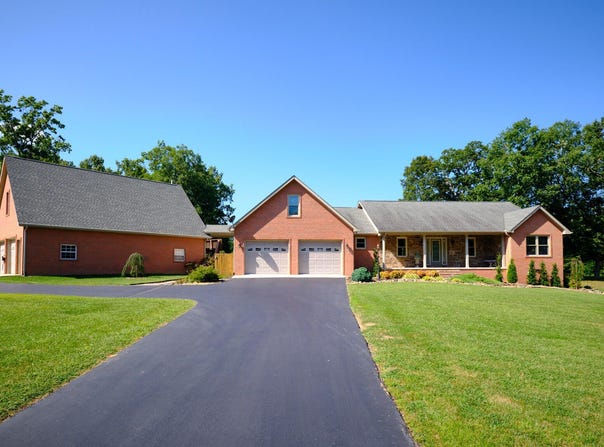 837 E Deer Creek Drive, Crossville, TN 38571
