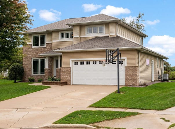 1716 Oakridge Court, Stoughton, WI 53589