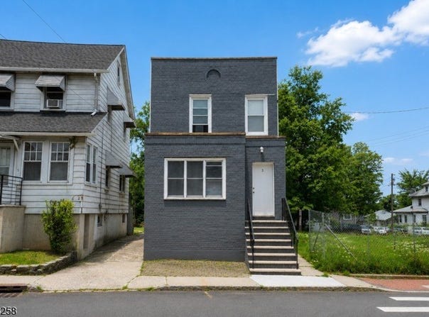 3 Laurel Ave, Maplewood Twp., NJ 07040-3502