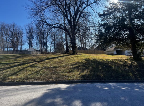 3706 E Linwood Drive, Springfield, MO 65809