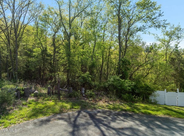 Hidden Valley Road, Bristol, TN 37620
