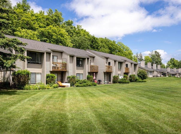 11255 E Fort Road, Suttons Bay, MI 49682