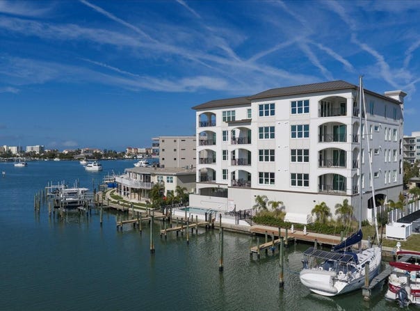211 DOLPHIN Point, CLEARWATER, FL 33767