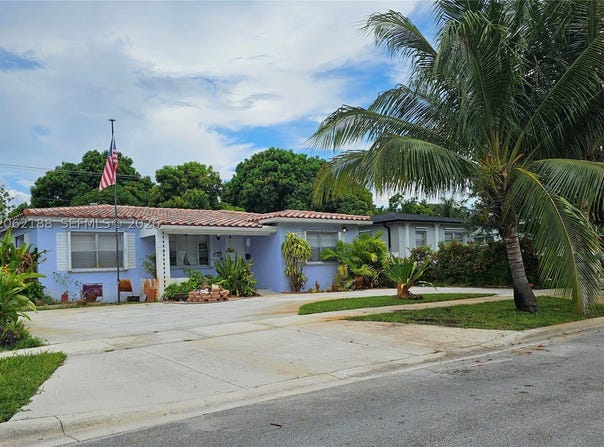 648 E 28th St, Hialeah, FL 33013