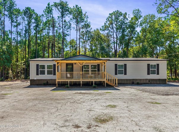 1052 Austin Place SE, Darien, GA 31305