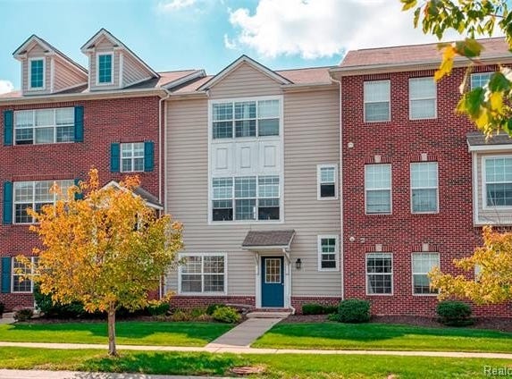 1630 Town Commons Drive, Howell, MI 48855