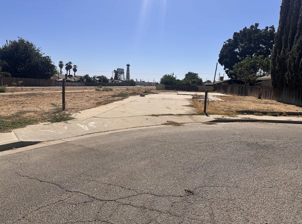 445 E Parker Court, Visalia, CA 93291