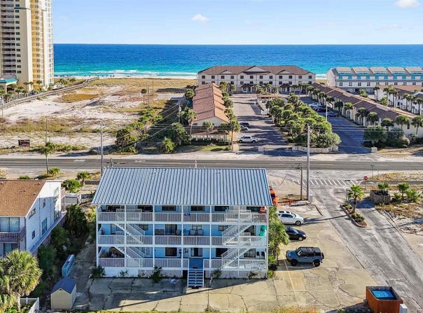 8460 Gulf Blvd, Navarre Beach, FL 32566