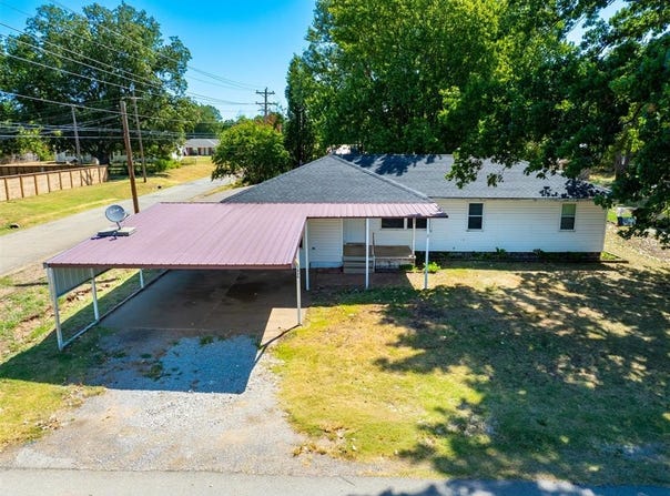 1426 Pastusek Avenue, Prague, OK 74864