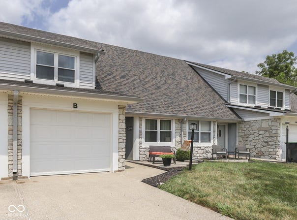 1204 N Paradise Way N, Greenwood, IN 46143