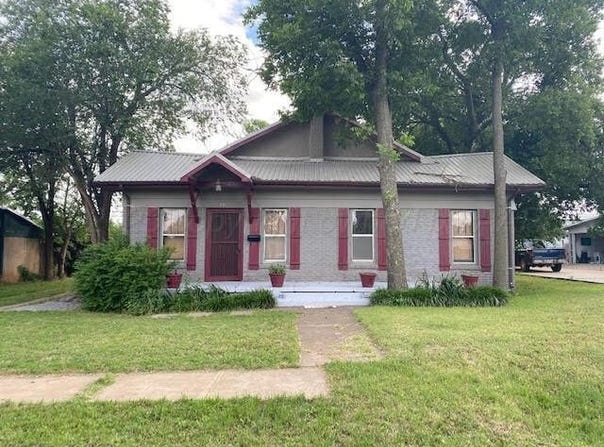 507 Ave G NW, Childress, TX 79201