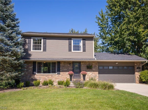 905 Hampton Drive, Macedonia, OH 44056