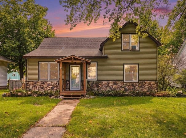 121 W Race Avenue, Elmwood, WI 54740