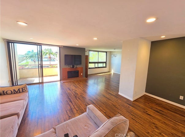 8828 Pershing, Los Angeles, CA 90293
