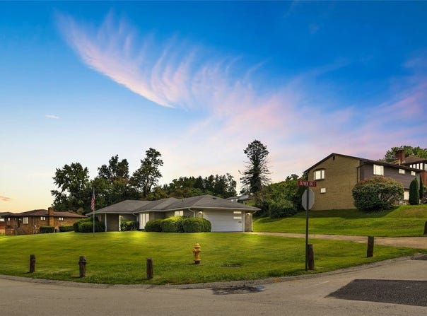 605 Regina Dr, Forward Twp, PA 15037