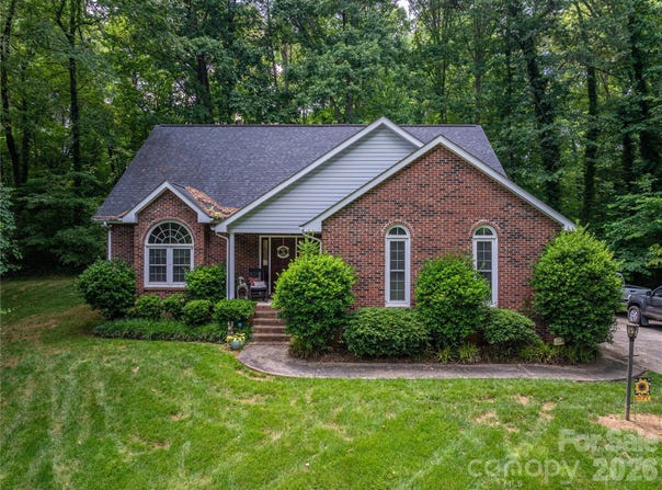 645 Deerfield Drive, Mount Holly, NC 28120