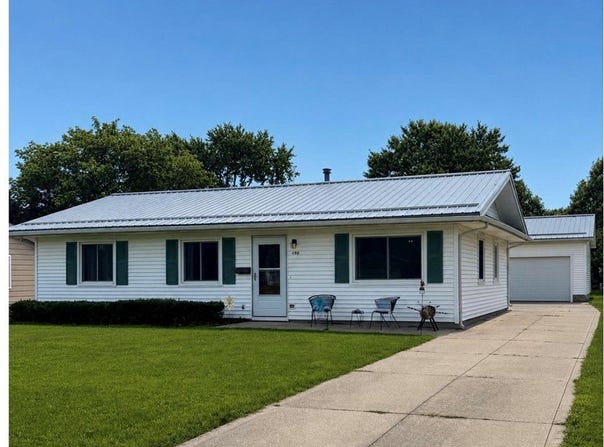 490 Myra Drive, Chardon, OH 44024