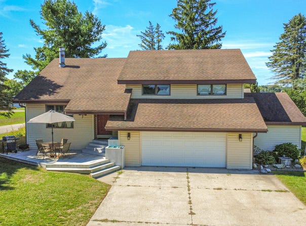 1030 N Par Drive, Weidman, MI 48893
