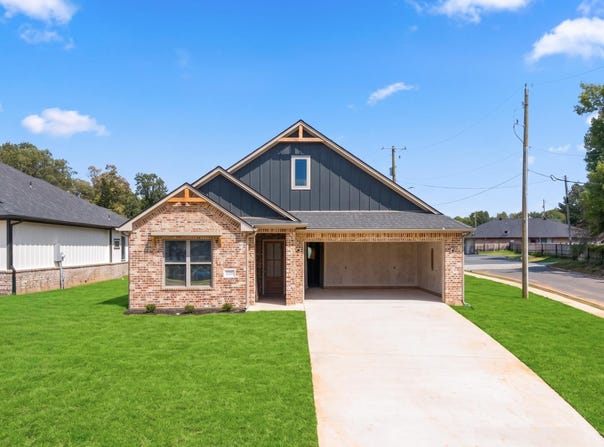 3900 French Dr, Longview, TX 75604