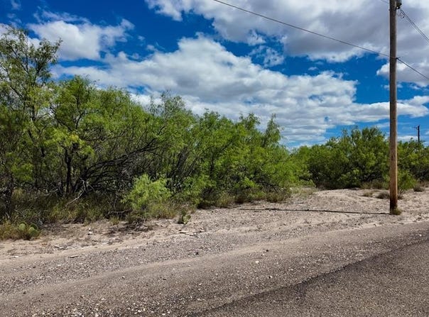 32 Borjon Dr, Eagle Pass, TX 78852