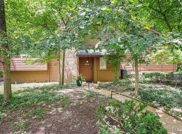 1529 Autumn Leaf Drive, Ballwin, MO 63021