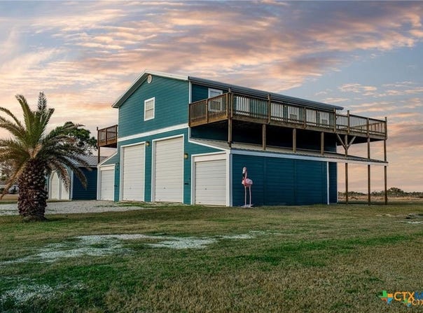 19 Dewberry Lane, Seadrift, TX 77983