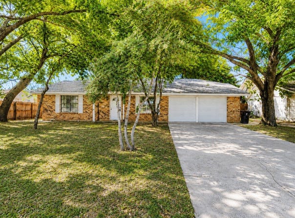 421 Apple Blossom Lane, Hurst, TX 76053