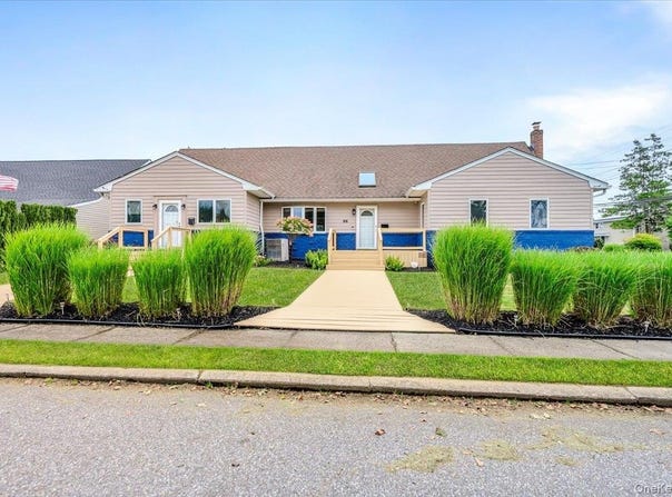 86 Edmore Lane, West Islip, NY 11795