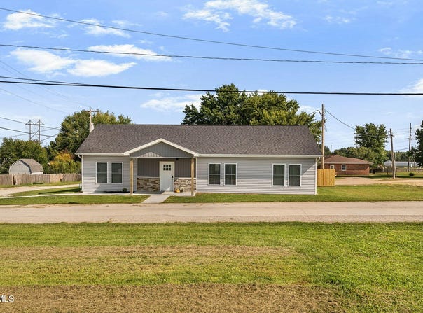 1202 HILLCREST Road, California, MO 65018