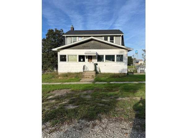 106 SE Mill St, Leon, IA 50144