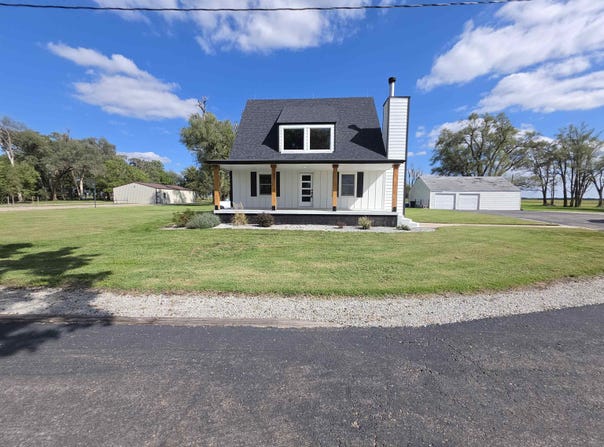 10003 NW 108th St, Moundridge, KS 67107