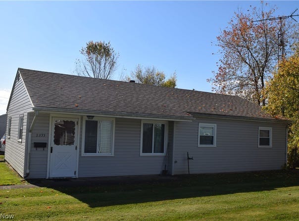 2233 Maxine Avenue NE, Canton, OH 44705
