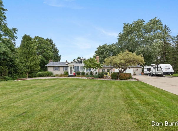 10679 Keystone Drive NE, Ada, MI 49301