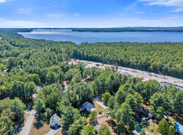 10 Pine Lane, Raymond, ME 04071