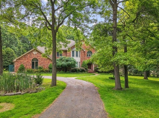 3701 Green Lake Road, West Bloomfield, MI 48324