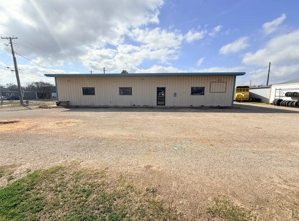 328 E Coke Road, Winnsboro, TX 75494