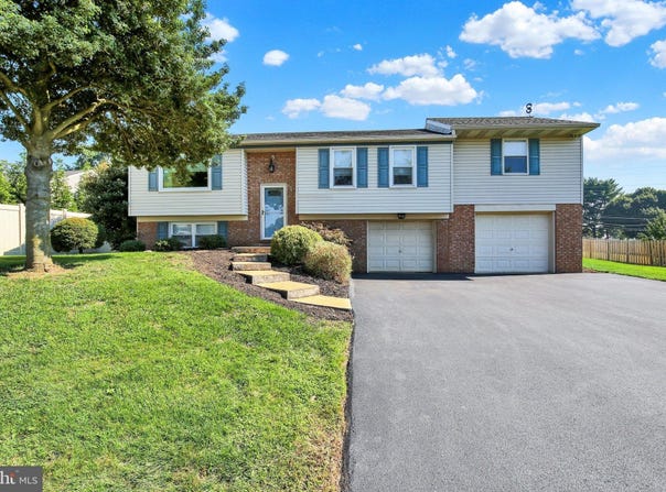 1031 STELLAR Drive, MOUNT JOY, PA 17552